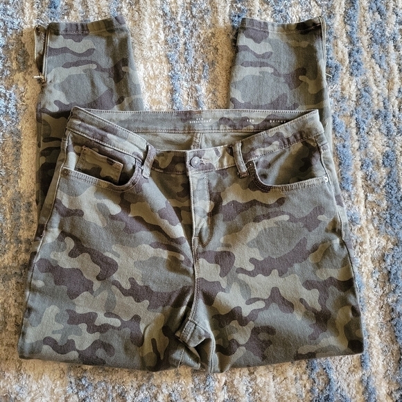 a new day Denim - Nwot New Directions camo crop size 10